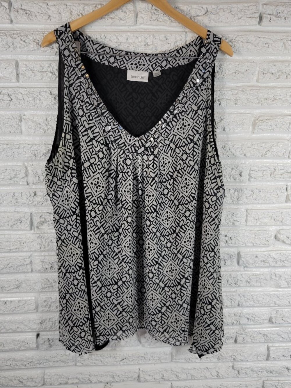 Avenue Tunic Tank Top 26 28 Black White Geometric Beaded Sequin V-Neck GEO164E
